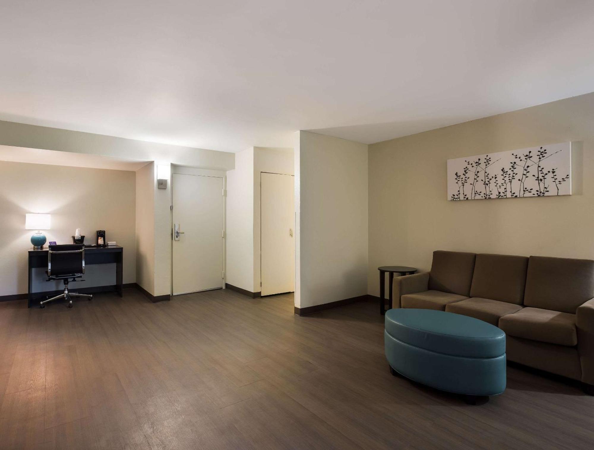 Sleep Inn Savannah Midtown מראה חיצוני תמונה